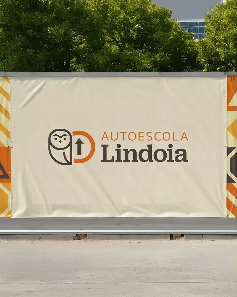 Logo e identidade visual da Autoescola Lindoia aplicado em lona